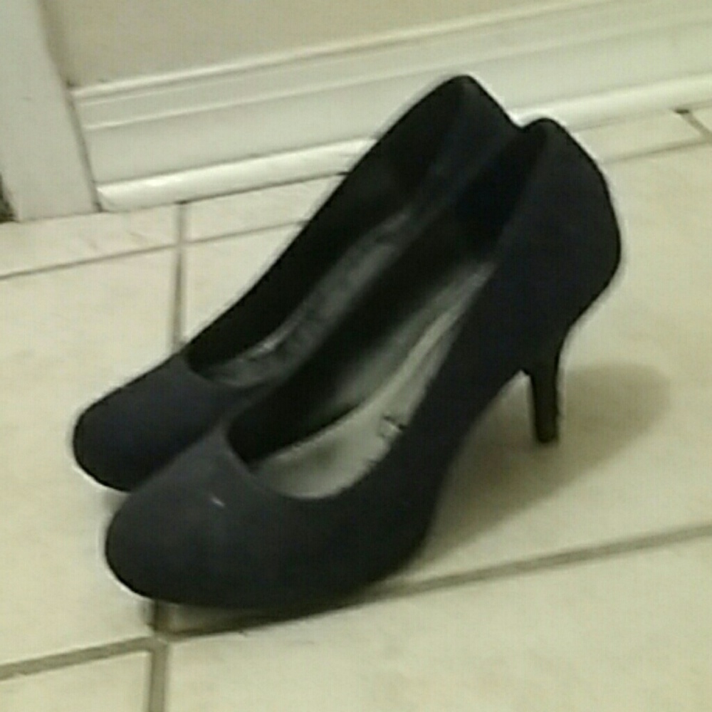 Heels - Picture 2 of 2